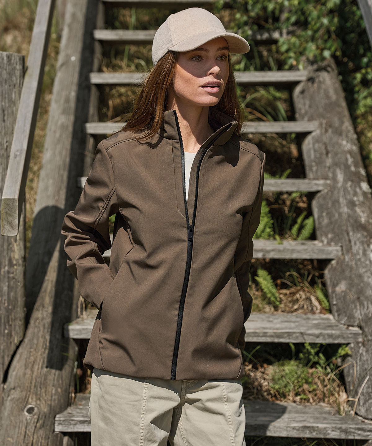 Women's performance softshell (9521)