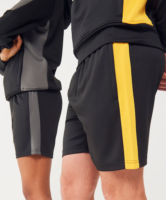 Knitted shorts with zip pockets